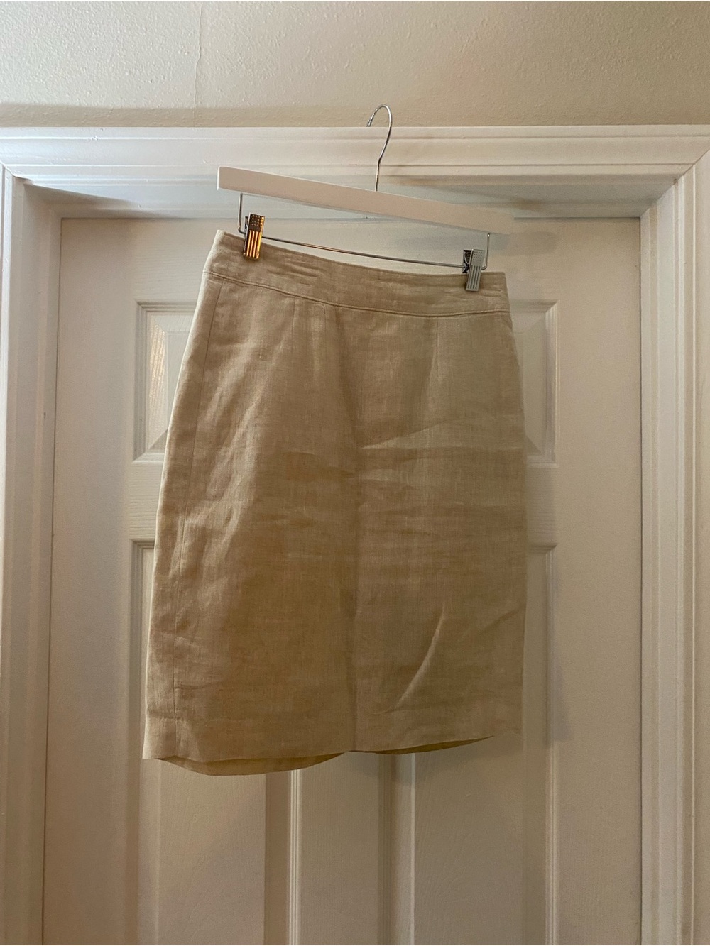 Banana Republic Classic Linen- Women’s Skirt. Size 0. Cream.